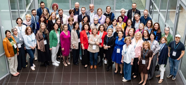 Uczestnicy sympozjum, zdjęcie grupowe